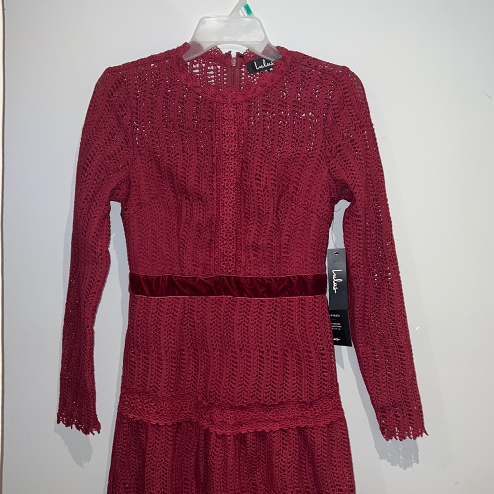 Lulus red midi lace gown. US 4.